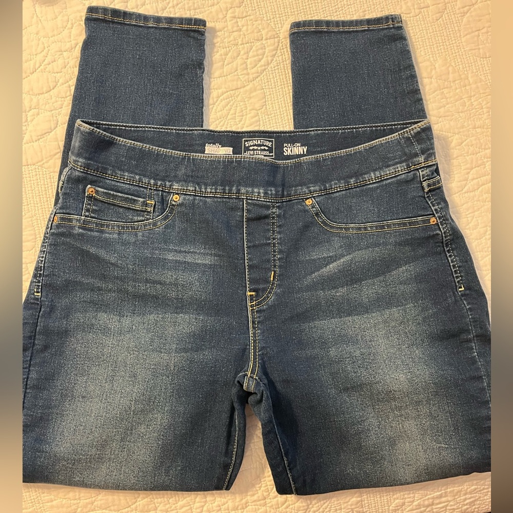 Levi’s Signature pull on jeans